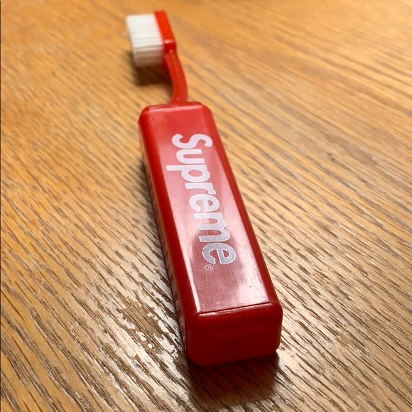 Supreme Travel Toothbrush 🦷 - Picture 2 of 4